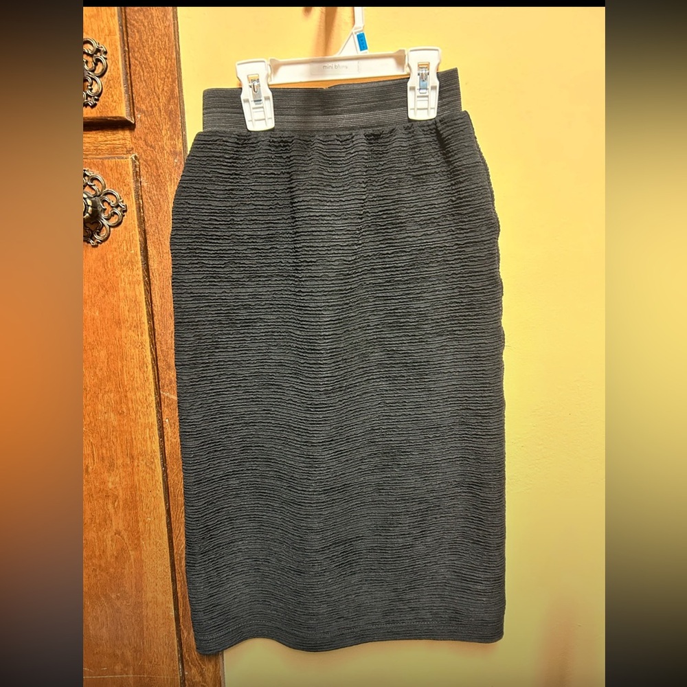 •Black•dressy skirt•girls size 10•see measurements•